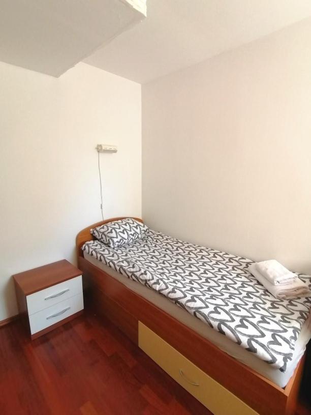 Cozy Corner Apartment โคเปร์ ภายนอก รูปภาพ