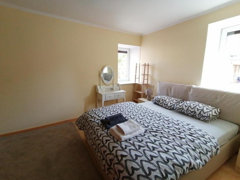 Cozy Corner Apartment โคเปร์ ภายนอก รูปภาพ