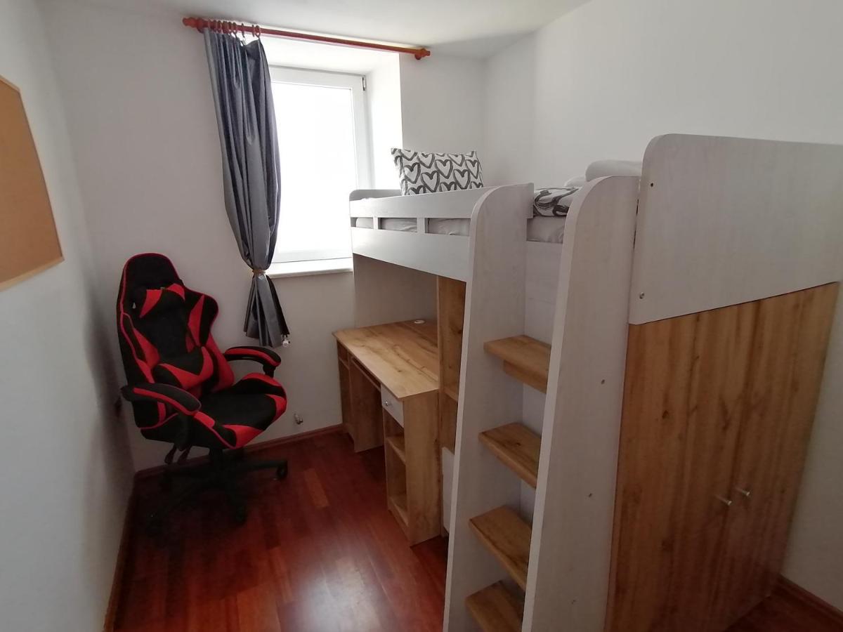 Cozy Corner Apartment โคเปร์ ภายนอก รูปภาพ
