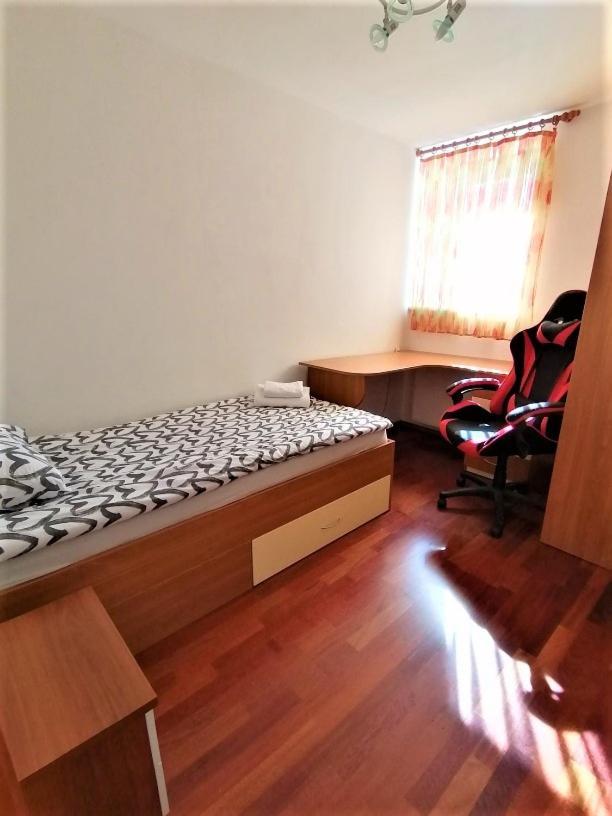 Cozy Corner Apartment โคเปร์ ภายนอก รูปภาพ